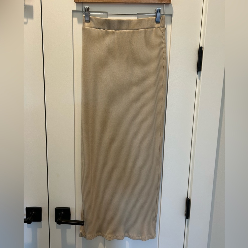 NWOT Beige Ribbed Midi Skirt
